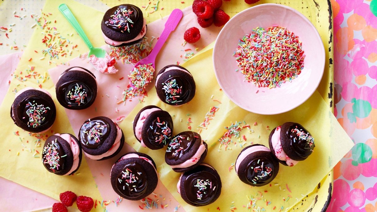 raspberry chocolate kisses