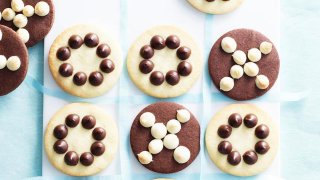 Choc-vanilla Noughts and Crosses 